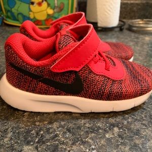 Toddler size 7 Nike shoes